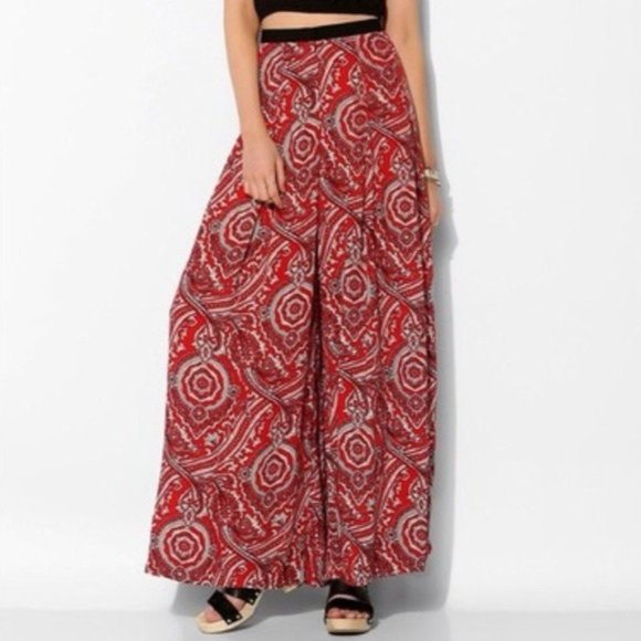 Red Pattern Extra Flowy Pants M - Picture 1 of 1
